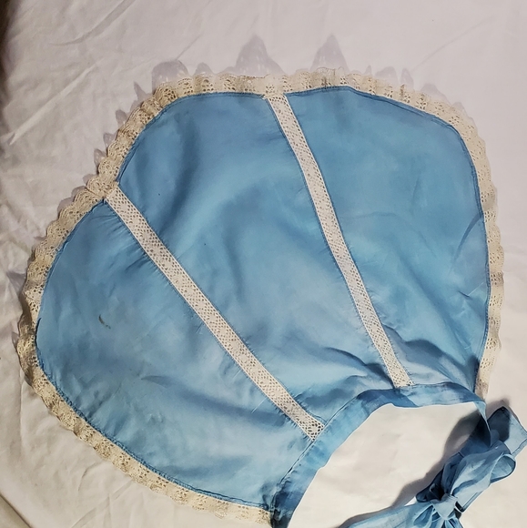Blue Vintage Feminine Apron with White Lace Edging - Picture 8 of 8